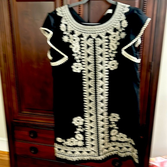 Beautiful linen, THML flutter, sleeved embroidered black dress - Picture 1 of 5